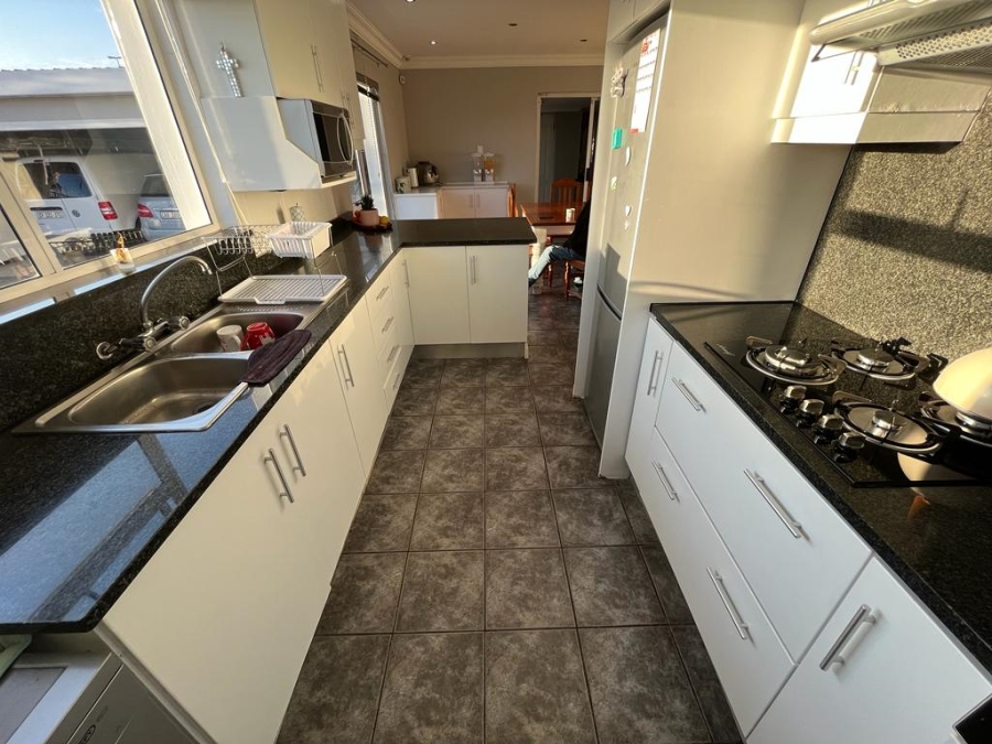To Let 5 Bedroom Property for Rent in Richwood Western Cape